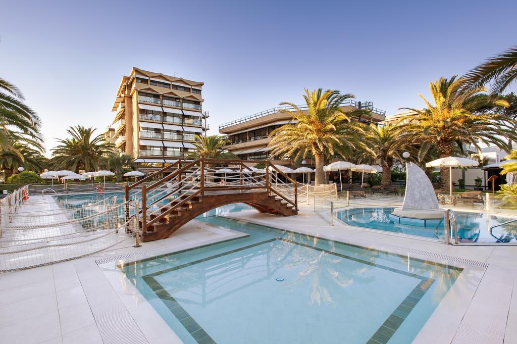 Hotel Caesar Residence & Spa ليدو دي كامايوري المظهر الخارجي الصورة